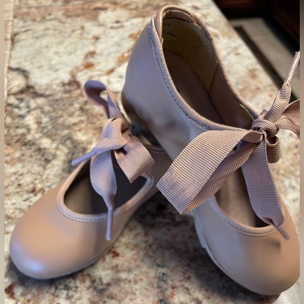 Tap Jazz Dance Tan girls shoes size 9.5 like new condition